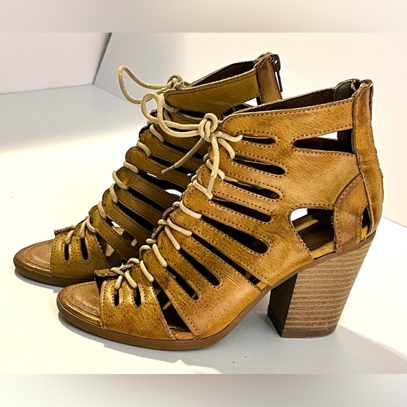 Maurices Women's Sienna Heeled Lace Up Booties Size 6 Sandals - Picture 1 of 15